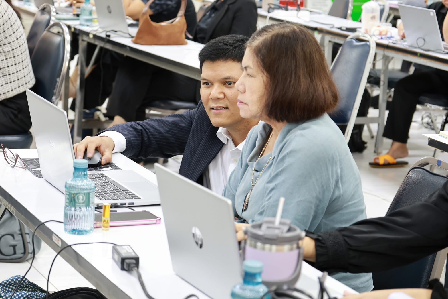 สอนการใช้งานแบบตัวต่อตัว